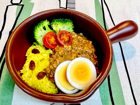 あえてシンプルに♡メイン料理に添えるひき肉カレー